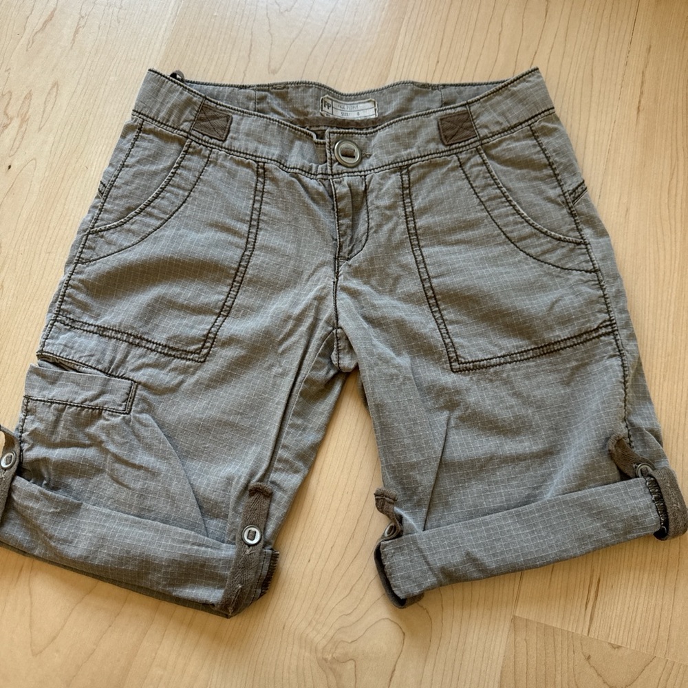 Free People Adjustable Cuffed Hem Low Rise Cargo Shorts - Size 0